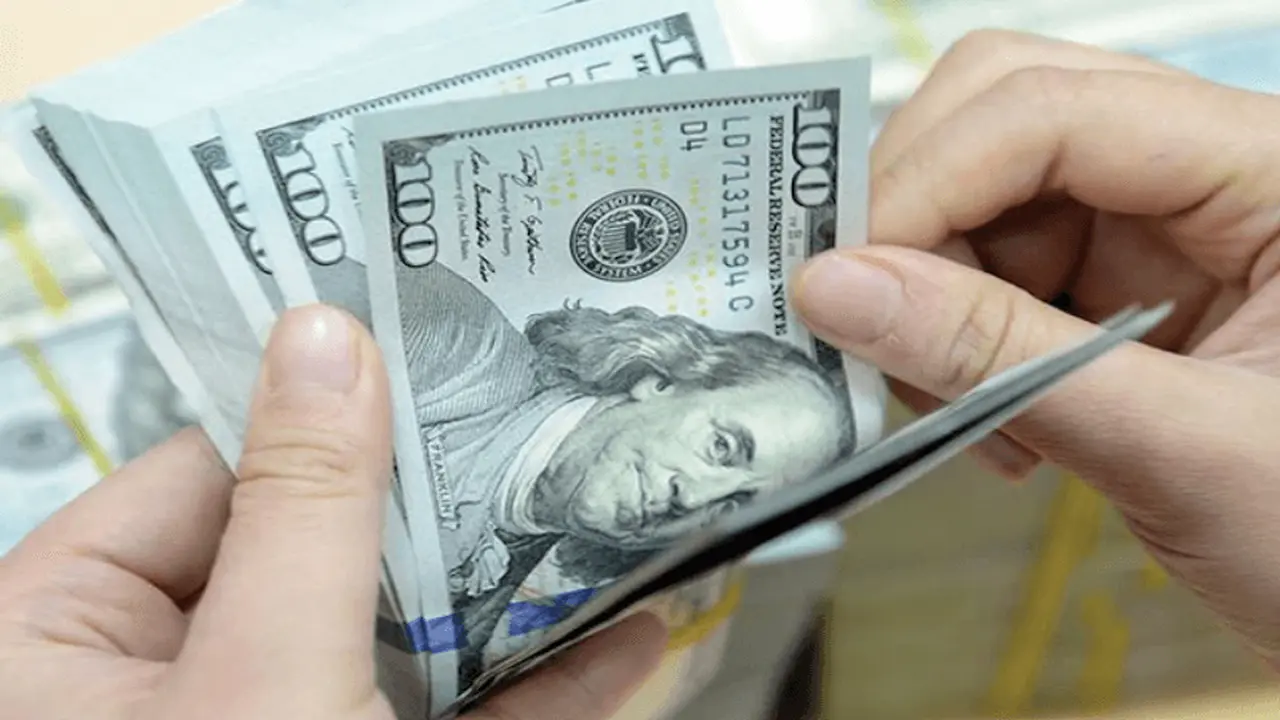 الدولار الأمريكي ينخفض وسط توقعات التدخل الياباني في السوق اليوم